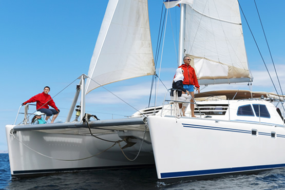Segelkatamaran neu wie gebraucht: kaufen, finanzieren oder leasen